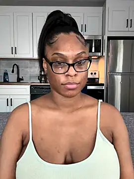 Snapshot of CandyLuxxxx chatting on 09.18.25 CandyLuxxxx online show from 09.18.25