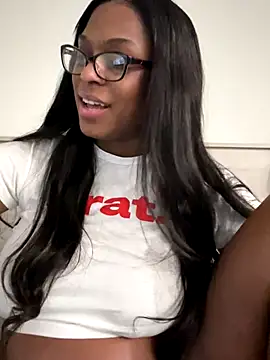 Snapshot of CandyLuxxxx chatting on 10.05.25 CandyLuxxxx online show from 10.05.25