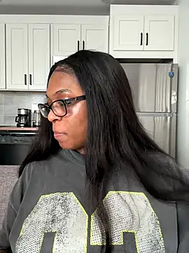 Snapshot of CandyLuxxxx chatting on 10.12.25 CandyLuxxxx online show from 10.12.25