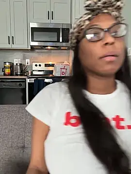 Snapshot of CandyLuxxxx chatting on 10.14.25 CandyLuxxxx online show from 10.14.25