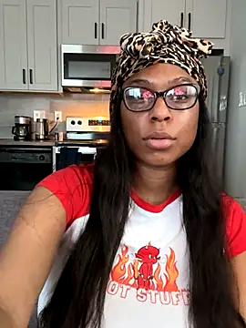 Snapshot of CandyLuxxxx chatting on 10.15.25 CandyLuxxxx online show from 10.15.25