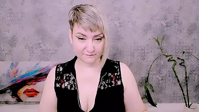 Snapshot of Djullia chatting on 07.02.26 Djullia online show from 07.02.26