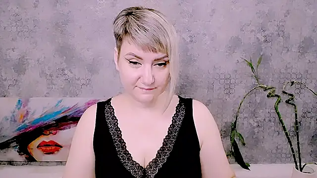 Snapshot of Djullia chatting on 07.04.26 Djullia online show from 07.04.26