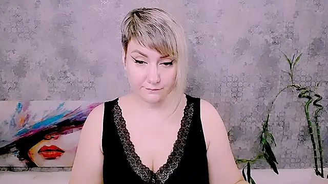 Snapshot of Djullia chatting on 08.06.26 Djullia online show from 08.06.26