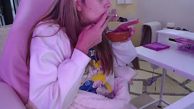 Snapshot of SamaraNight chatting on 03.28.26 SamaraNight online show from 03.28.26