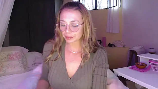 Snapshot of SamaraNight chatting on 04.03.26 SamaraNight online show from 04.03.26