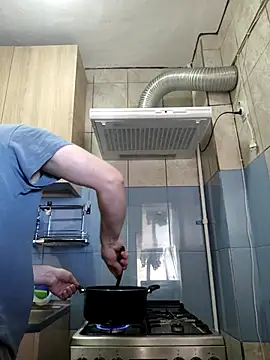 Snapshot of Govora chatting on 03.22.25 Govora online show from 03.22.25