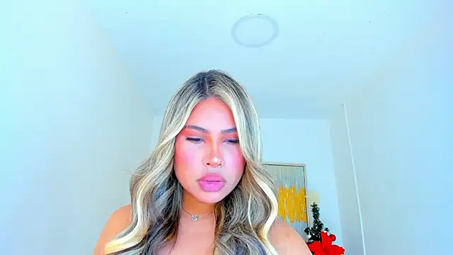 Snapshot of Carlota_peach chatting on 12.29.24 Carlota peach online show from 12.29.24