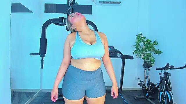 Snapshot of Carlota_peach chatting on 02.10.25 Carlota peach online show from 02.10.25