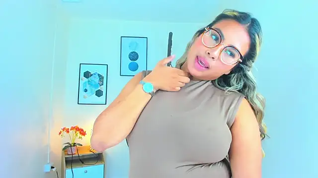 Snapshot of Carlota_peach chatting on 03.01.25 Carlota peach online show from 03.01.25