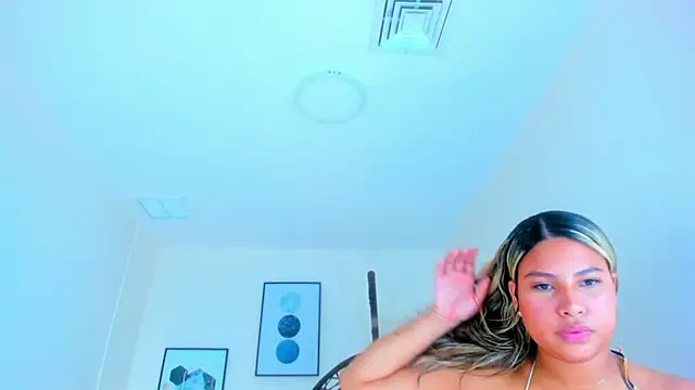 Snapshot of Carlota_peach chatting on 03.10.25 Carlota peach online show from 03.10.25