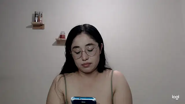 Snapshot of YummymeowW chatting on 10.26.25 YummymeowW online show from 10.26.25