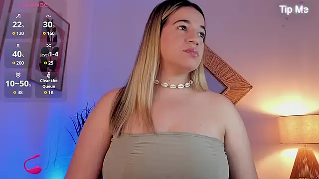 Snapshot of Antonellachic73 chatting on 12.22.25 Antonellachic73 online show from 12.22.25