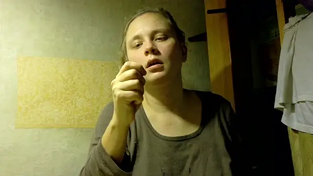 Snapshot of FrumCake chatting on 11.08.25 FrumCake online show from 11.08.25