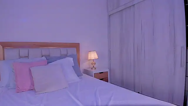 mia hank online show from 03.11.26