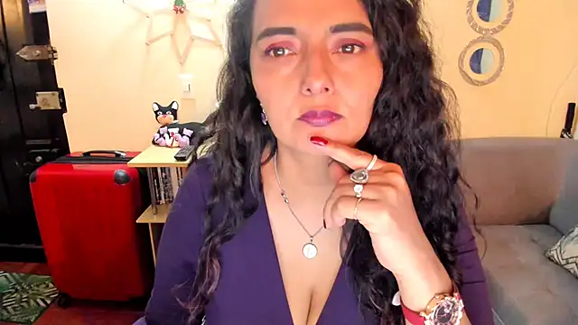 Snapshot of emma_luxy chatting on 01.11.25 emma luxy online show from 01.11.25