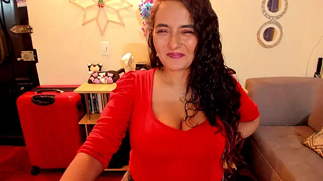 Snapshot of emma_luxy chatting on 01.12.25 emma luxy online show from 01.12.25