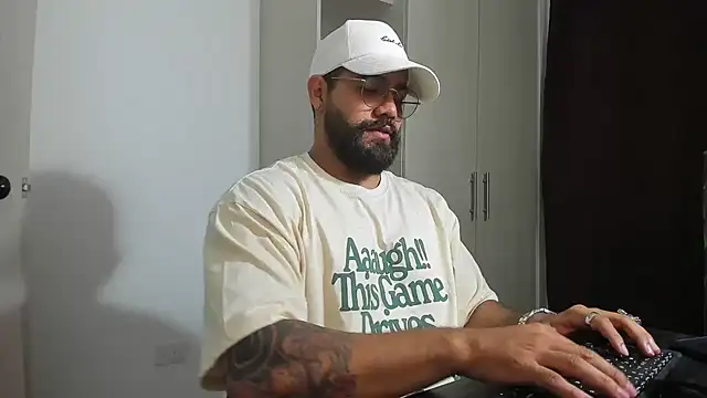 Snapshot of _Coddygold_ chatting on 03.11.26 Coddygold online show from 03.11.26