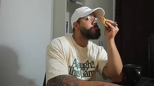 Snapshot of _Coddygold_ chatting on 03.12.26 Coddygold online show from 03.12.26