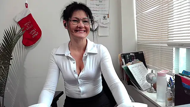 Snapshot of City_Kat chatting on 12.16.24 City Kat online show from 12.16.24