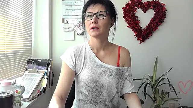 Snapshot of City_Kat chatting on 03.21.25 City Kat online show from 03.21.25