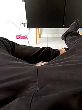 Snapshot of Santosgui14 chatting on 11.19.25 Santosgui14 online show from 11.19.25