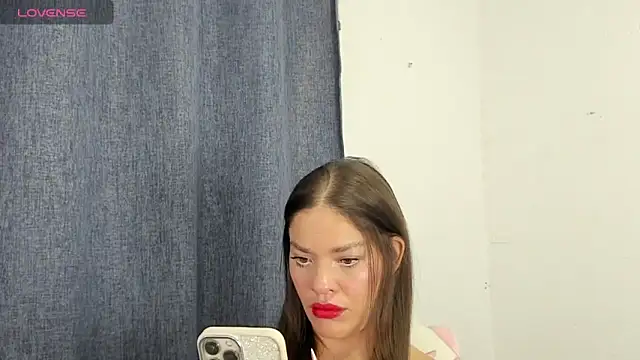 Snapshot of zoe69x chatting on 02.18.25 zoe69x online show from 02.18.25