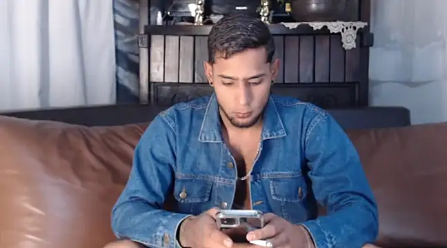 Snapshot of Damianmore01 chatting on 01.25.25 Damianmore01 online show from 01.25.25