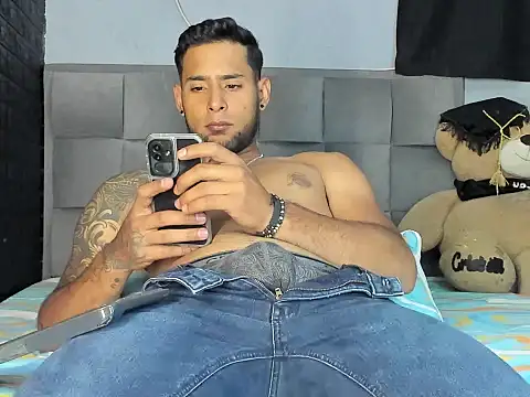 Snapshot of Damianmore01 chatting on 02.15.26 Damianmore01 online show from 02.15.26