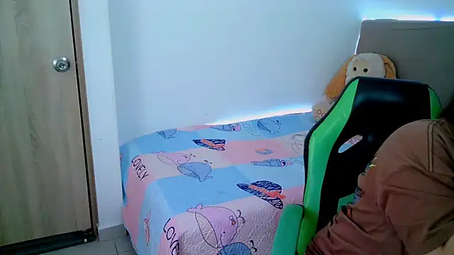 Snapshot of _alicia_z chatting on 02.18.25 alicia z online show from 02.18.25