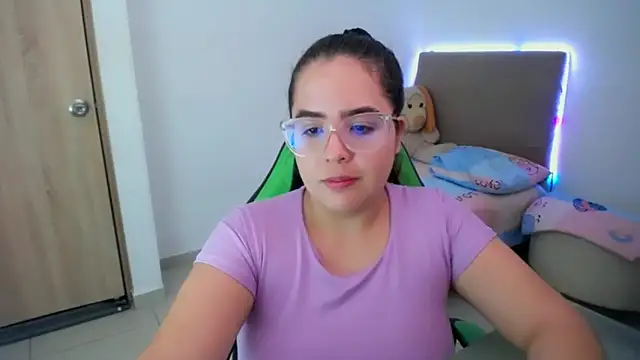 Snapshot of _alicia_z chatting on 03.20.25 alicia z online show from 03.20.25