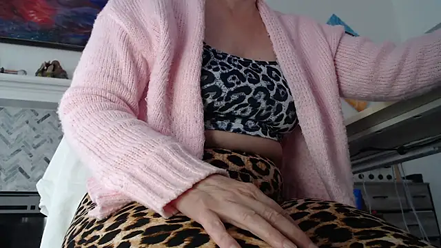 AuroraWillows online show from 02.21.26