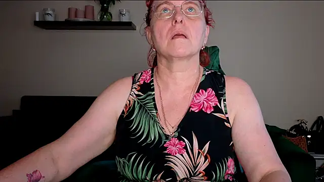Snapshot of JoannaAndNeighbour chatting on 06.29.26 JoannaAndNeighbour online show from 06.29.26