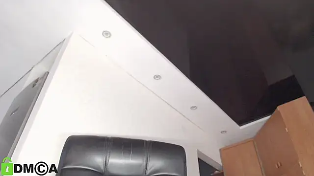 Snapshot of DollySun chatting on 12.19.24 DollySun online show from 12.19.24