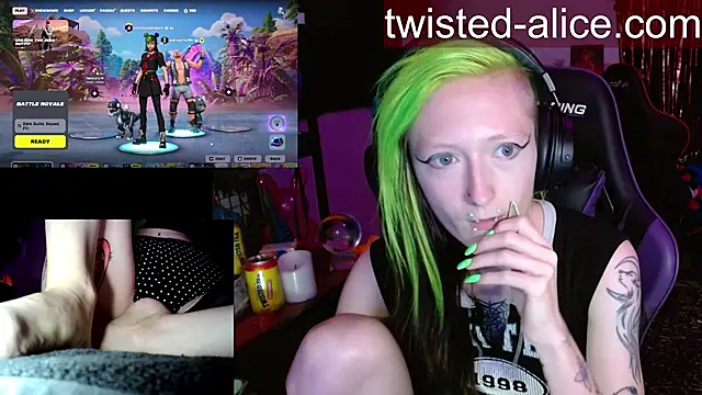 alicewonder09 online show from 04.22.26