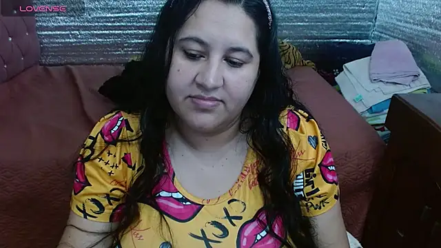 Snapshot of EMILY-NESSA chatting on 10.02.25 EMILY-NESSA online show from 10.02.25