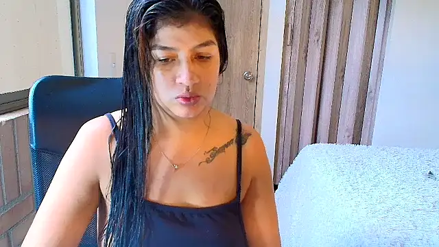 Snapshot of sara2520 chatting on 10.15.25 sara2520 online show from 10.15.25