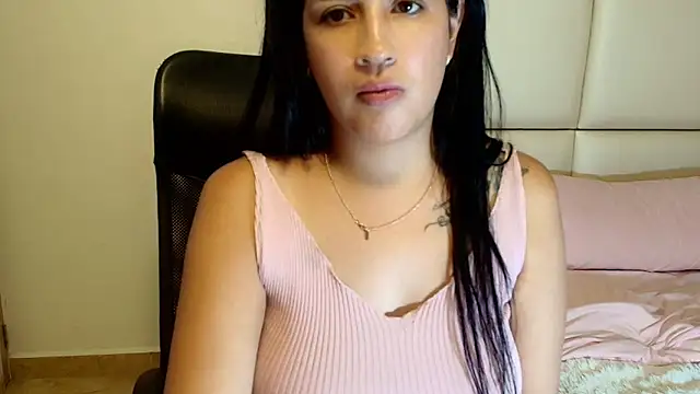 Snapshot of sara2520 chatting on 05.06.26 sara2520 online show from 05.06.26