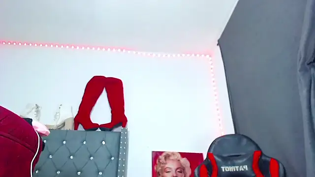 Snapshot of party_aass chatting on 12.30.24 party aass online show from 12.30.24