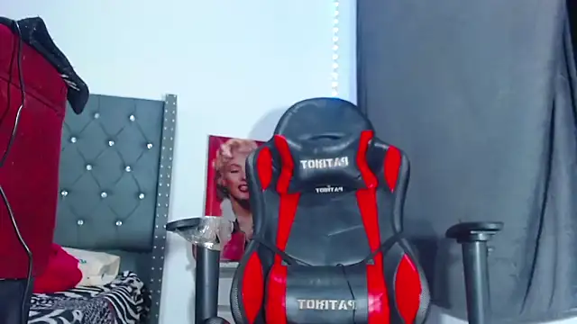 Snapshot of party_aass chatting on 02.20.25 party aass online show from 02.20.25