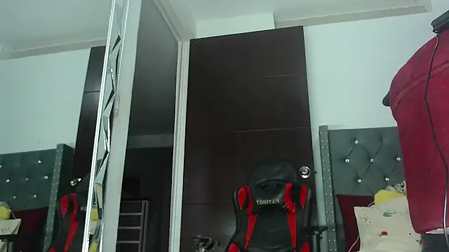 Snapshot of party_aass chatting on 09.11.25 party aass online show from 09.11.25