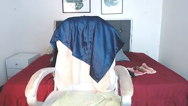 selena yourmilf online show from 05.25.26