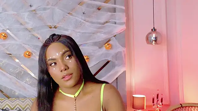 Snapshot of Sara_Boom chatting on 10.30.25 Sara Boom online show from 10.30.25