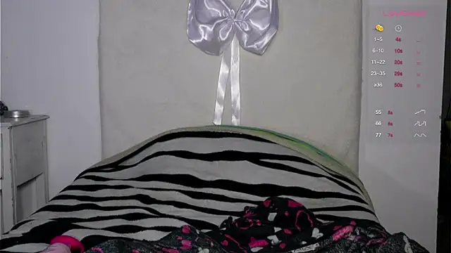 Snapshot of Angelas_dream chatting on 01.28.25 Angelas dream online show from 01.28.25