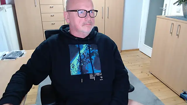 Snapshot of V2_Rotate chatting on 12.29.24 V2 Rotate online show from 12.29.24
