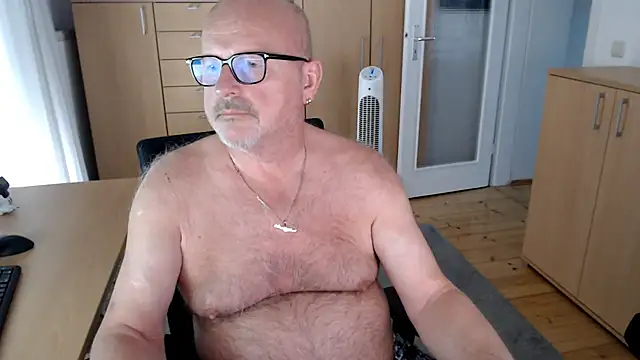 Snapshot of V2_Rotate chatting on 07.13.26 V2 Rotate online show from 07.13.26