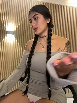 Sarasanders 4 online show from 10.25.25