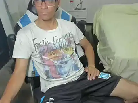 Snapshot of guachin_hunk chatting on 12.15.24 guachin hunk online show from 12.15.24