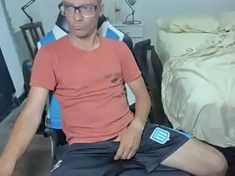 Snapshot of guachin_hunk chatting on 12.17.24 guachin hunk online show from 12.17.24