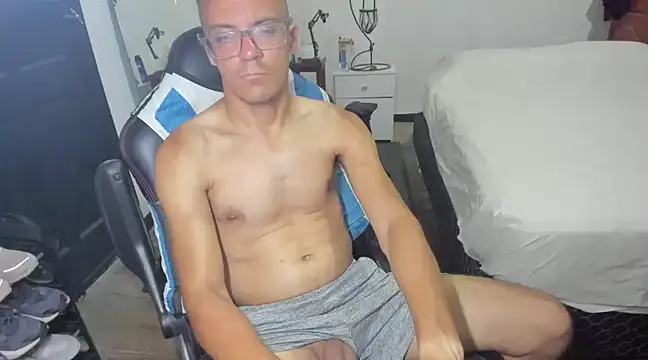 Snapshot of guachin_hunk chatting on 02.16.25 guachin hunk online show from 02.16.25